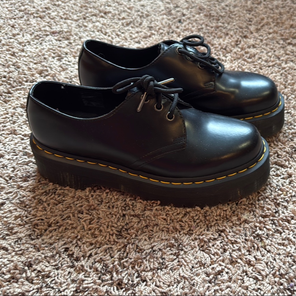 Dr. Martens 1461 Smooth Leather Platforms. Nearly new. Size 9 W